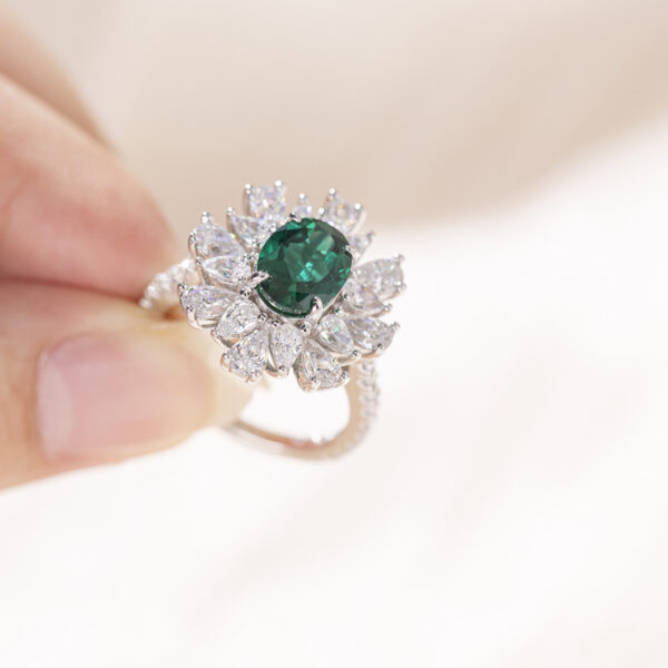 2024 New Arrival Emeralds colorful flower women's ring 3 carats 7 * 9mm emerald S925 pure silver ring live broadcast hot item