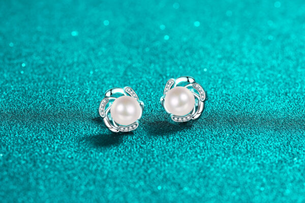 Moissanite Pearl Stud Earrings: 18K Gold, 0.15 Carat, Simple High-End Design for Sweet Fashion - Image 4