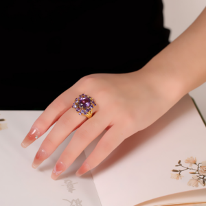 A stylish and luxurious S925 sterling silver ring with amethyst inlay, open Ring