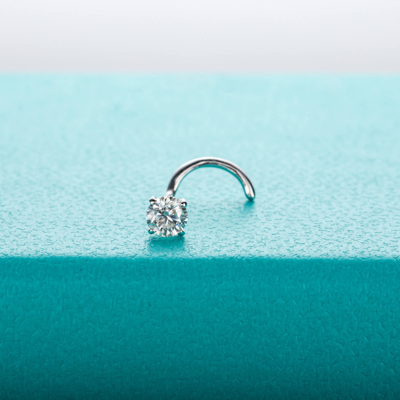 European and American 14K Gold Moissanite Nose Stud, Plug-In Style, Niche Light Luxury 925 Silver Nose Jewelry - Image 2