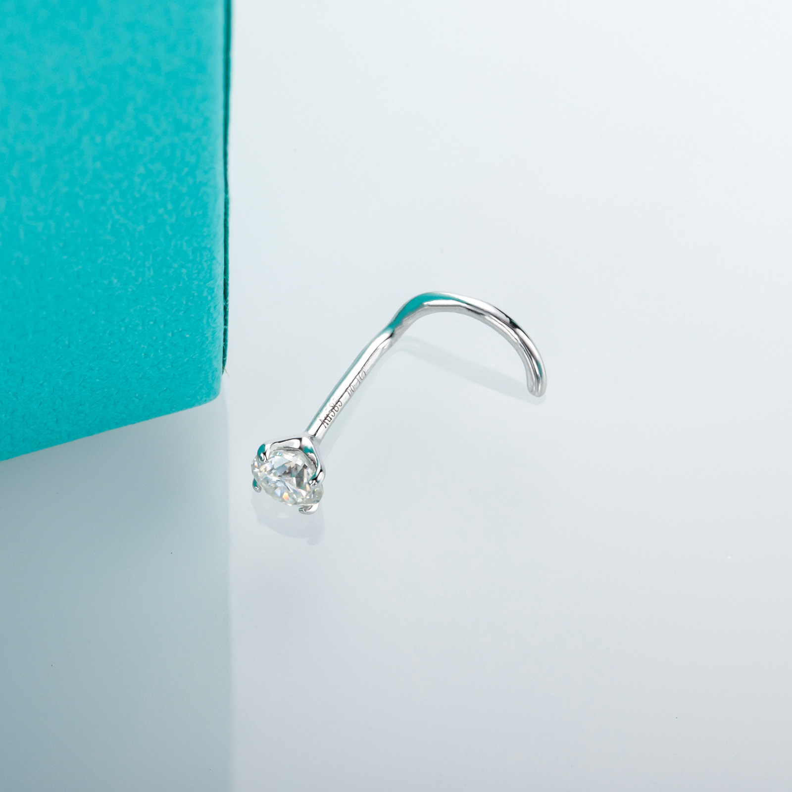 European and American 14K Gold Moissanite Nose Stud, Plug-In Style, Niche Light Luxury 925 Silver Nose Jewelry - Image 5