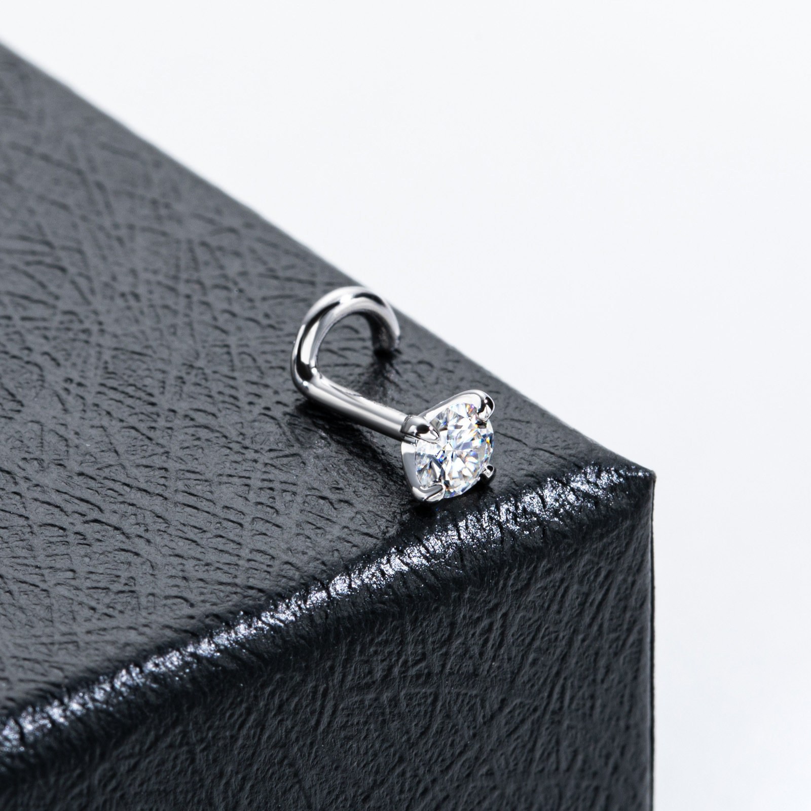 European and American D Color Real Diamond Moissanite Nose Stud, Plug-In Style, Niche Light Luxury 925 Silver Nose Jewelry