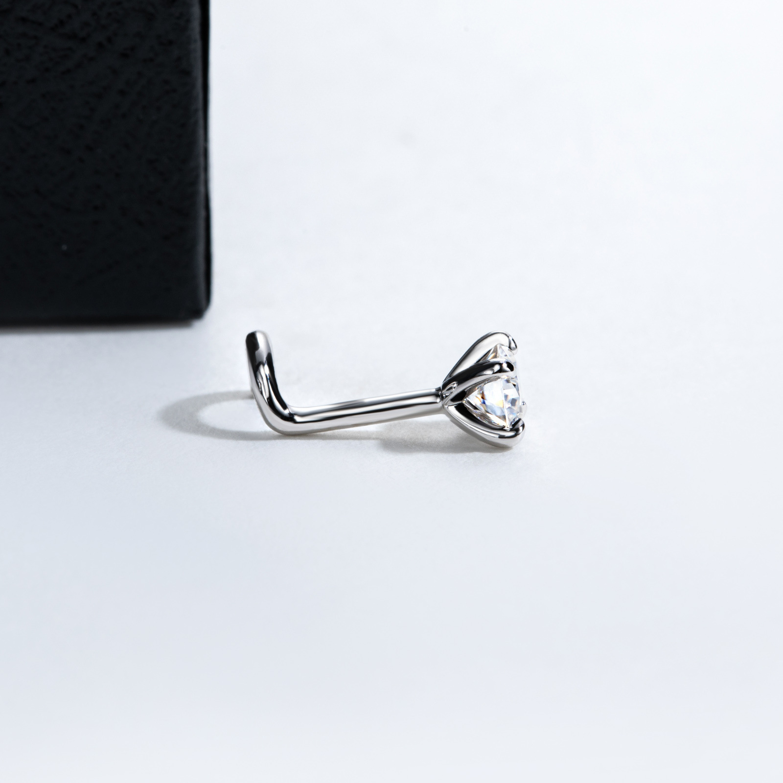 European and American D Color Real Diamond Moissanite Nose Stud, Plug-In Style, Niche Light Luxury 925 Silver Nose Jewelry - Image 4