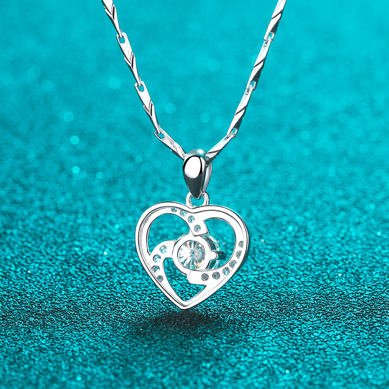 925 Sterling Silver Women's Heart-Shaped Pendant Short Clavicle Chain Pendant Moissanite Necklace - Image 4