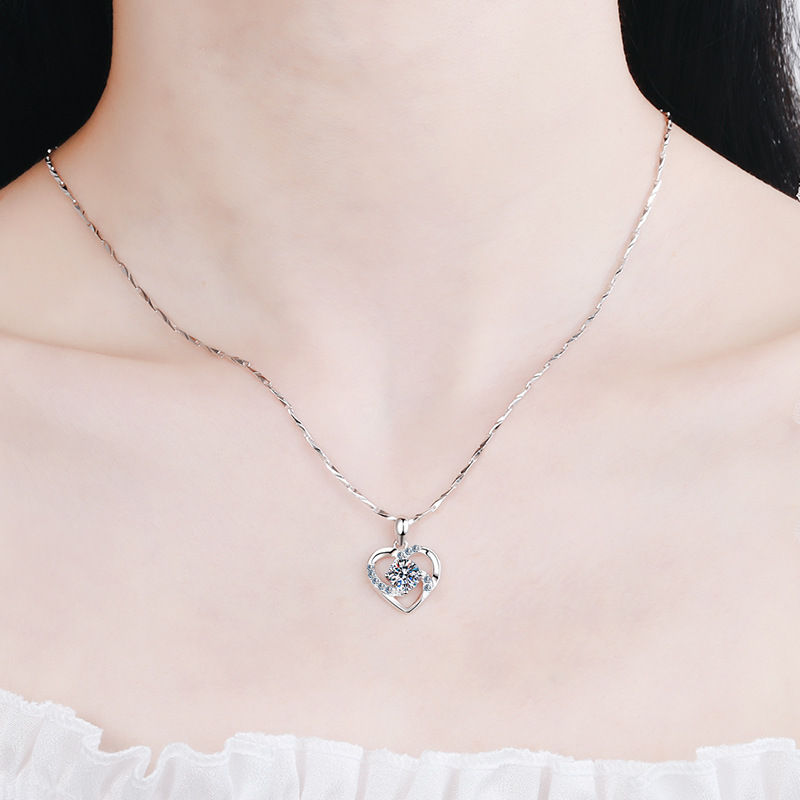 925 Sterling Silver Women's Heart-Shaped Pendant Short Clavicle Chain Pendant Moissanite Necklace - Image 5