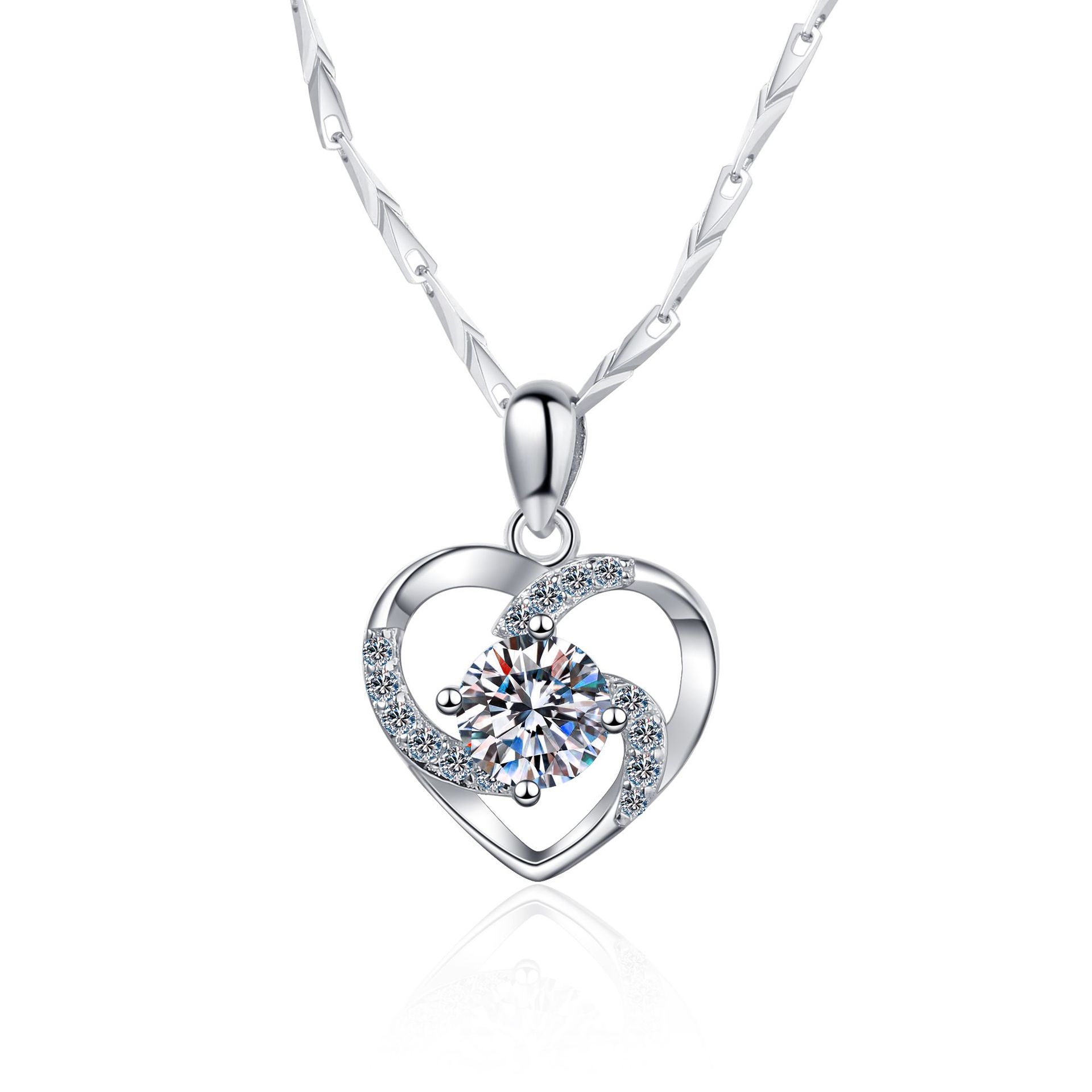 925 Sterling Silver Women's Heart-Shaped Pendant Short Clavicle Chain Pendant Moissanite Necklace - Image 6