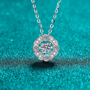 New Design S925 Sterling Silver Four Claw Moissanite Necklace Women's Pendant Fresh High Sense Daily All-match