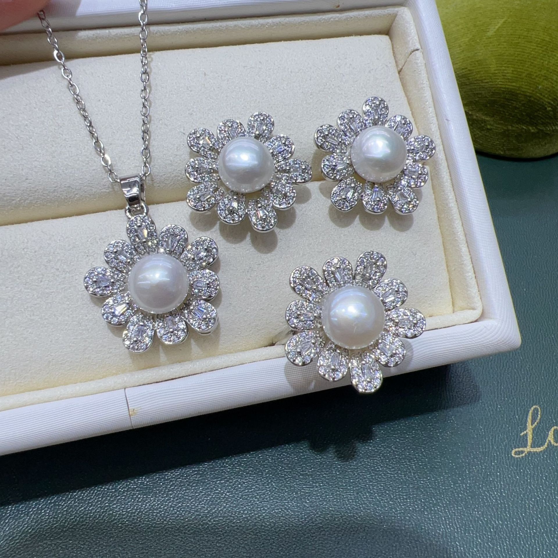 High-Quality Freshwater Pearl Inlaid Floral Set Is Full of Texture and Versatile for Everyday Wear - Image 2