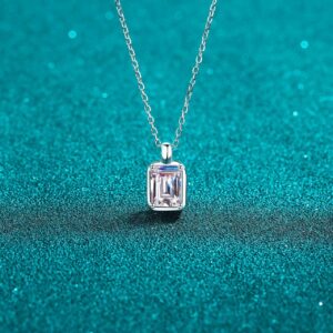 New Arrival S925 Sterling Silver Moissanite Necklace Women's Minimalist Sugar Pendant Square Clavicle Chain Daily All-match Simple