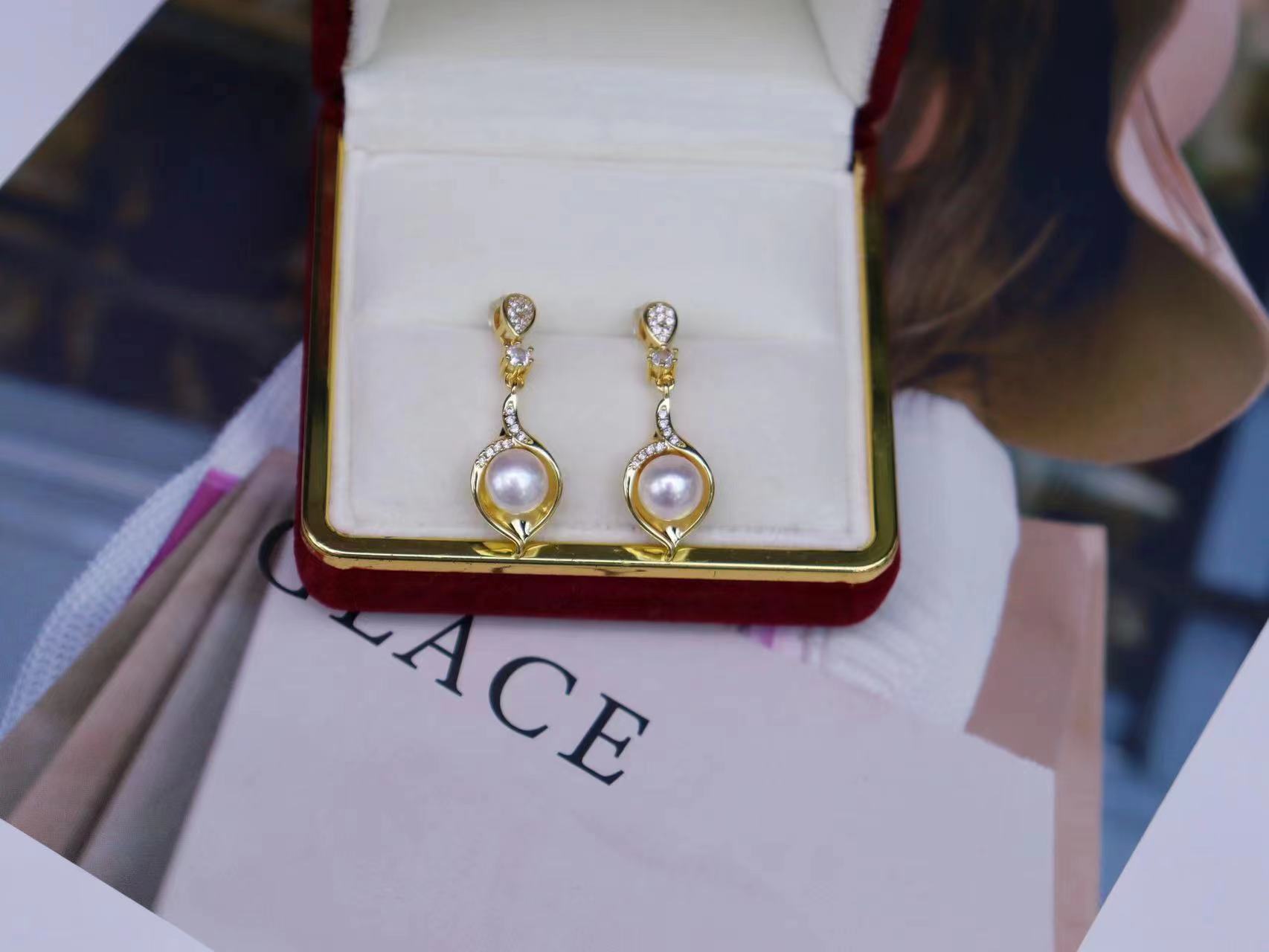 Live Supply Freshwater Pearl Pendant Three-piece Set Women's s925 Silver Needle High-grade Simple Calla Lilies Exquisite Set - Image 4