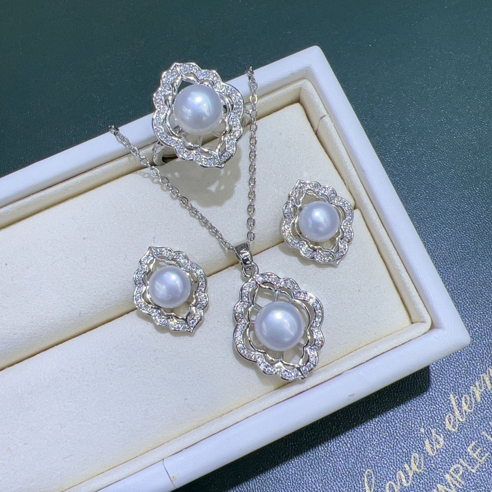 High-Quality Freshwater Pearls Inlaid with a Sense of Elegance and Sophistication, Vintage Fashion, Versatile for Everyday Wear - Image 2