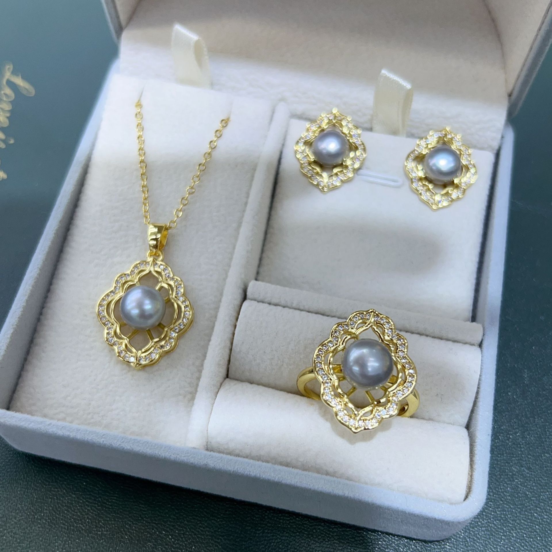 High-Quality Freshwater Pearls Inlaid with a Sense of Elegance and Sophistication, Vintage Fashion, Versatile for Everyday Wear - Image 3