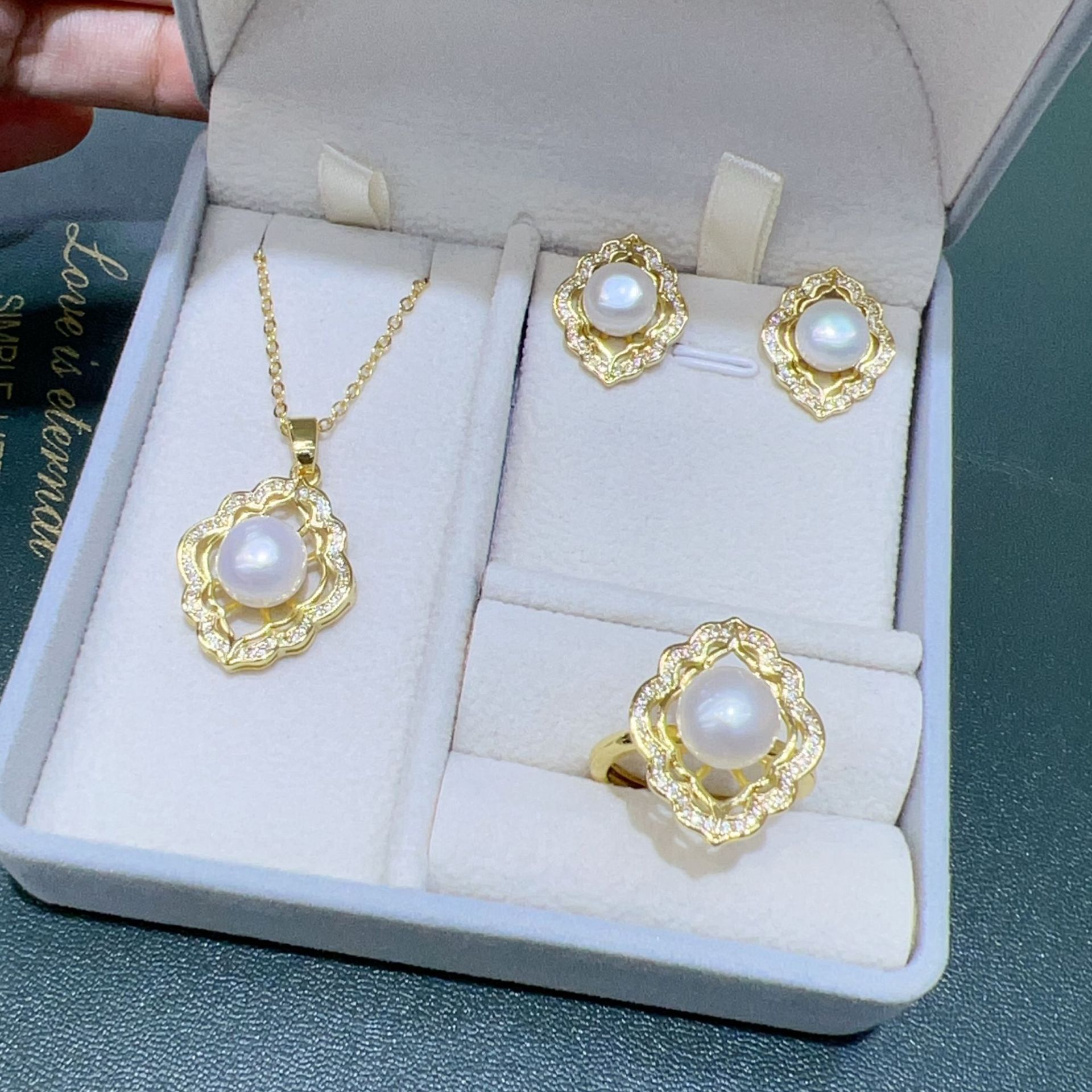 High-Quality Freshwater Pearls Inlaid with a Sense of Elegance and Sophistication, Vintage Fashion, Versatile for Everyday Wear - Image 6