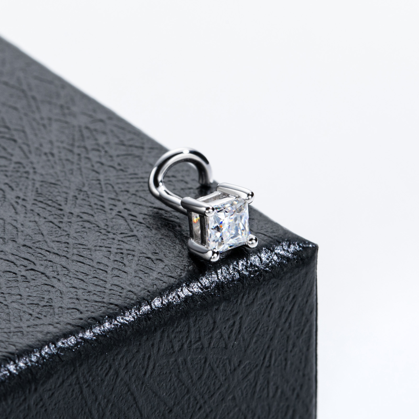 Cross-Border Pt950 Platinum D Color Princess Cut GRA Moissanite Nose Stud European and American Simple and Unique Nose Jewelry Nose Stud - Image 3
