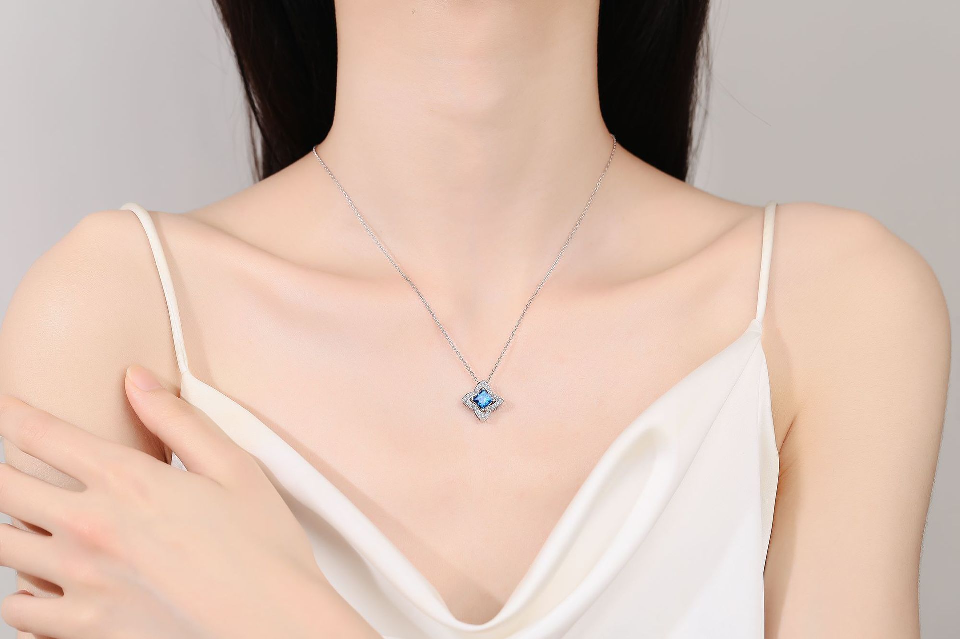 S925 Sterling Silver Pendant with Sapphire Blue Moissanite Necklace, Four-Leaf Square Clavicle Chain, Light Luxury, High-Quality - Image 4