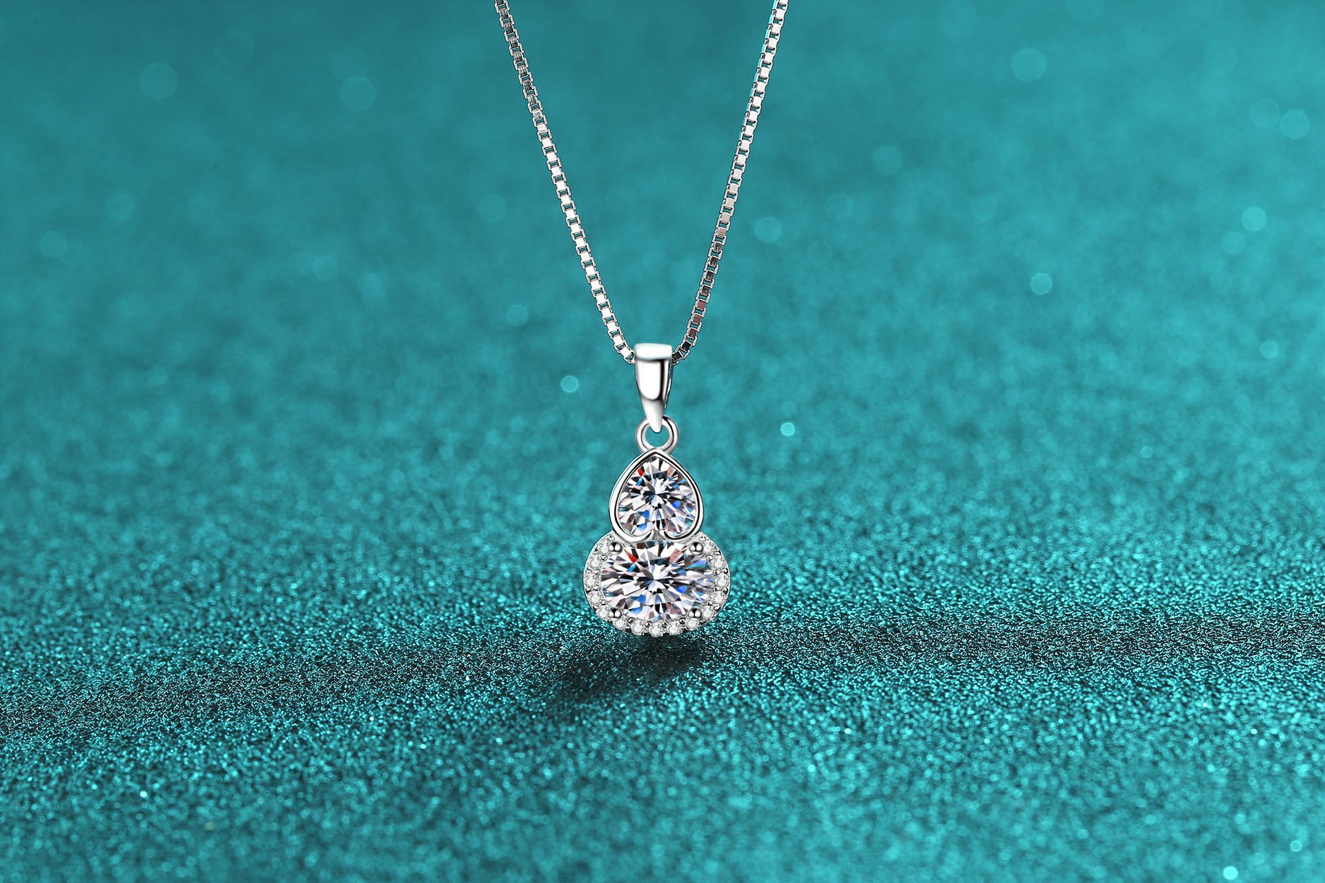 S925 Sterling Silver Moissanite Necklace Women's Gourd-shaped Love Pendant New Style Cool Feeling - Image 2