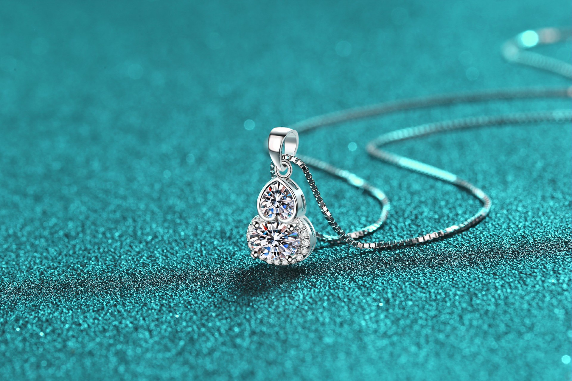 S925 Sterling Silver Moissanite Necklace Women's Gourd-shaped Love Pendant New Style Cool Feeling - Image 3