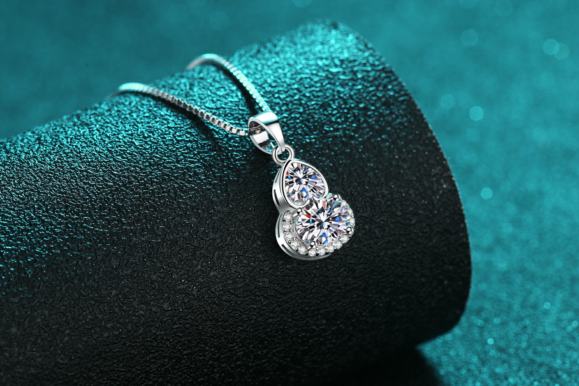 S925 Sterling Silver Moissanite Necklace Women's Gourd-shaped Love Pendant New Style Cool Feeling - Image 4